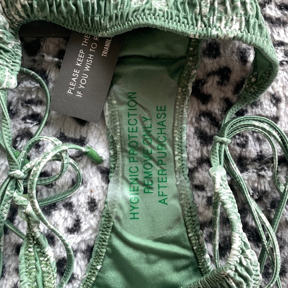 Triangl Vinca Bikini in Sacramento - Picture 4 of 4